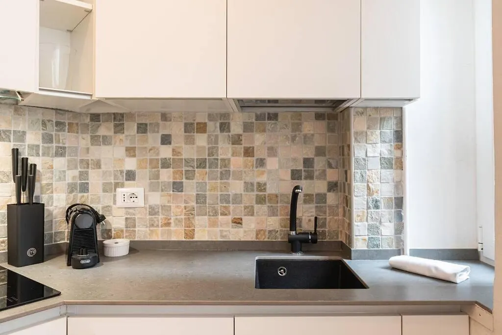 Spacious One Bedroom Moscova - Mirable Pm Milánó Apartman